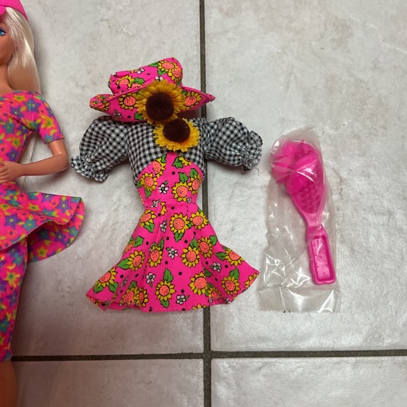 Vintage Barbie 90s Glitter Beach Caboodle Sunflower Barbie Doll - Picture 4 of 10